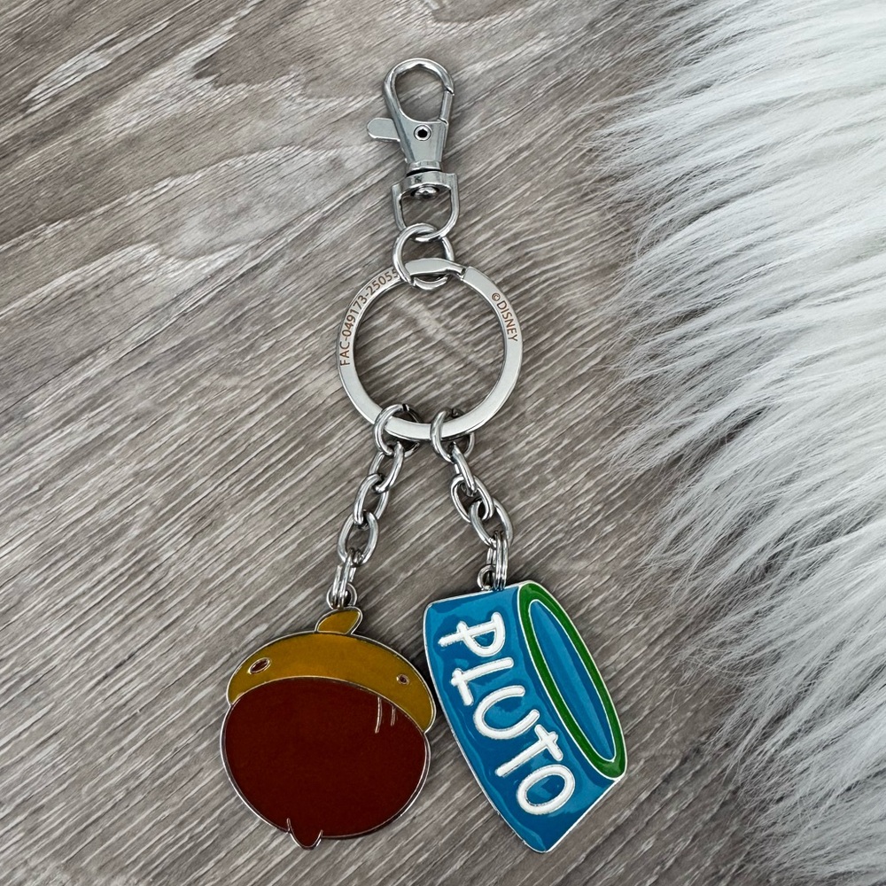 💙🩵 DISNEY Pluto, Chip & Dales Acorn Bag Charm Keychain